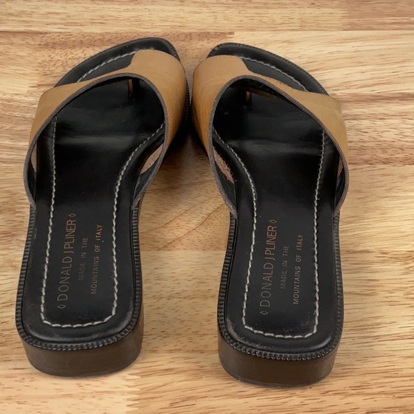 DONALD J PLINER tan leather sandals - Picture 4 of 16